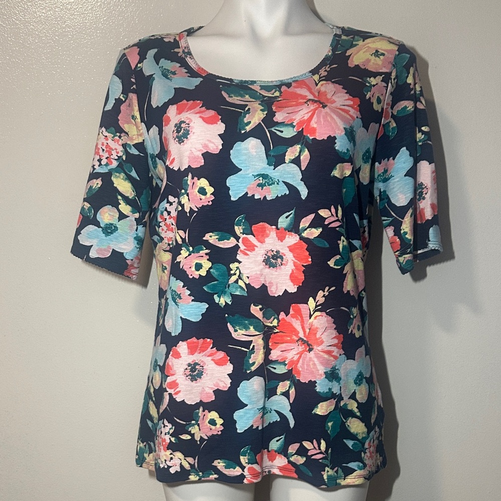 Time and Tru Navy Floral Short Sleeve Top